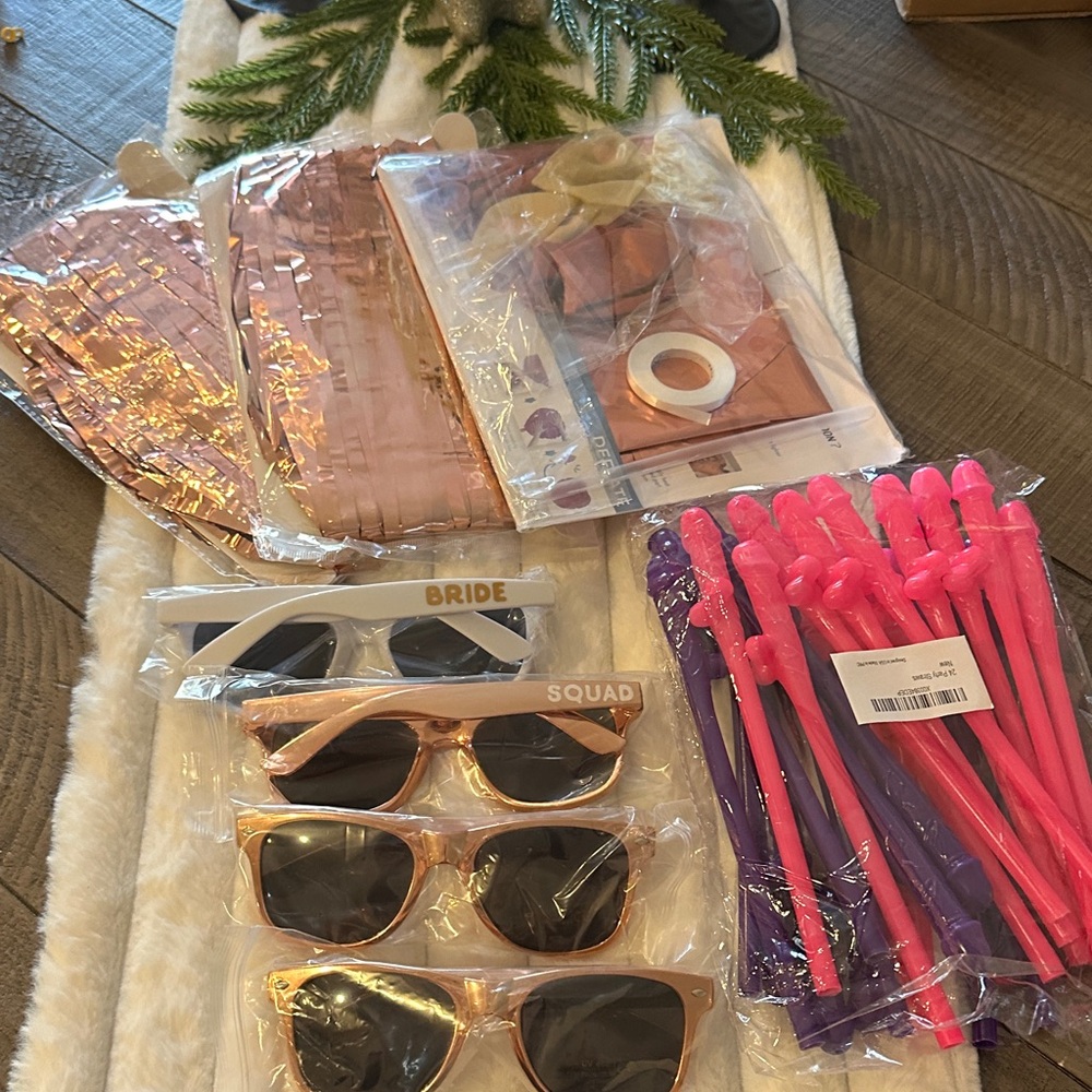 Bachelorette party set! Sunglasses and accessories set!